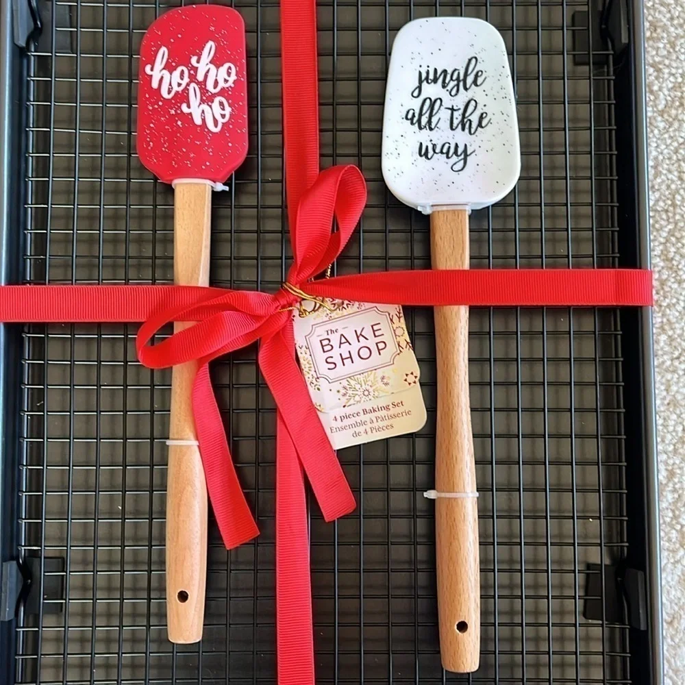 Brand New The Bake Shop 4-Piece Baking Set Christmas Cookie Sheet Pan Spatula